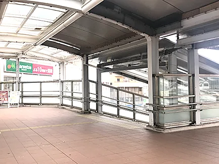 駅構内の陸橋