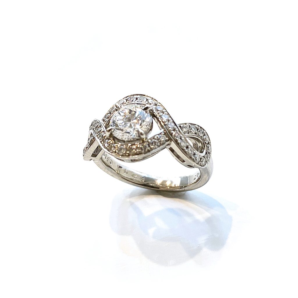 お母様の立て爪ダイヤリングを婚約指輪にリフォーム【2152】